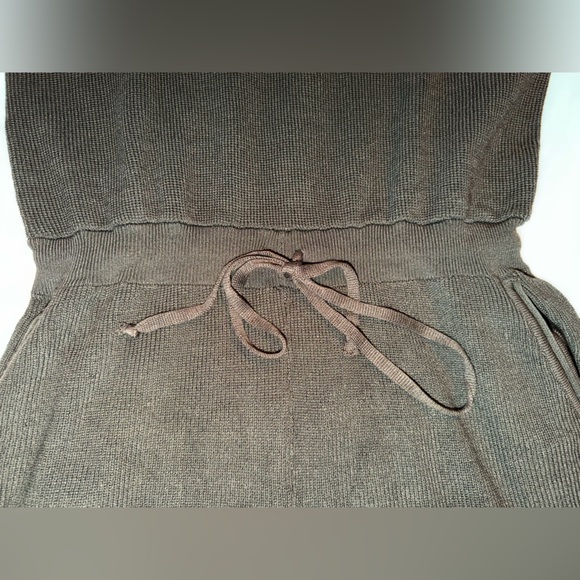 Stylish Sleeveless Green Romper - Picture 5 of 12